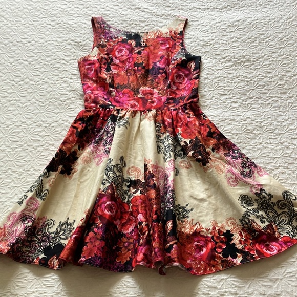 Simply devine Audrey Hepburn inspired Lady Vintage - Picture 13 of 16